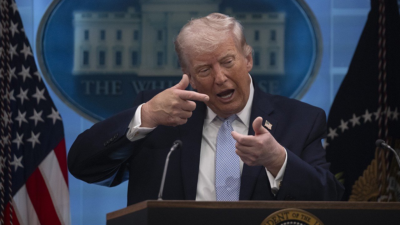 Trump-Iran-yer-altindaki-nukleer-maddeleri-bize-teslim-etmeyi-kabul-etti-featured