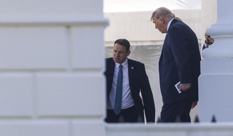 Trump-Yuksek-Mahkeme-Durusmasina-Katilan-Ilk-Gorevdeki-Baskan-Oldu-featured