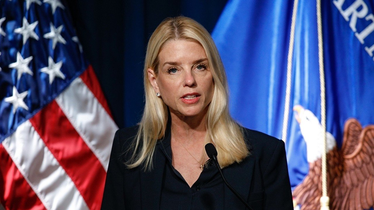 Trump8217tan-Flas-Karar-Adalet-Bakani-Pam-Bondi-Gorevden-Alindi-featured