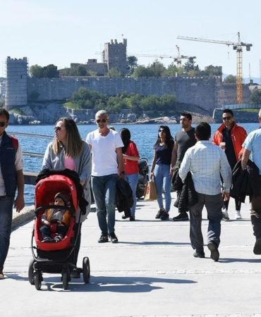 Turkiye-genelinde-sicakliklar-6-derece-artacak-Toz-tasinimi-uyarisi-yapildi-featured