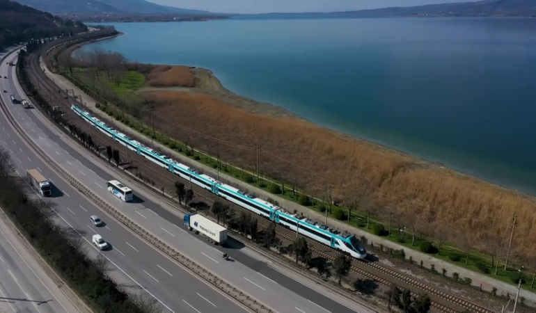 Turkiye039nin-ilk-hizli-treninden-kritik-esik-225-kilometre-hiza-ulasti-featured