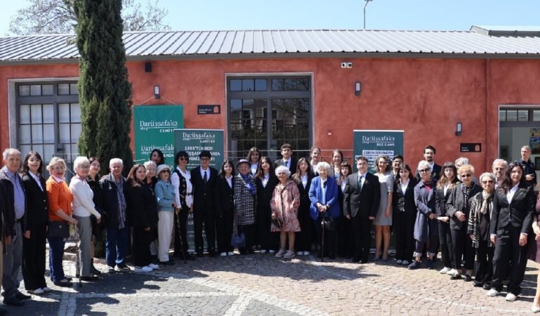 Urlada-Kusaklari-Birlestiren-Sergi-Bir-Tuval-Iki-Nesil-featured