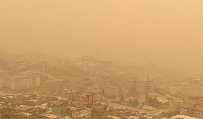 Uzmanlar-gun-vererek-uyardi-Istanbul-boyunca-col-tozu-etkisine-girecek-featured