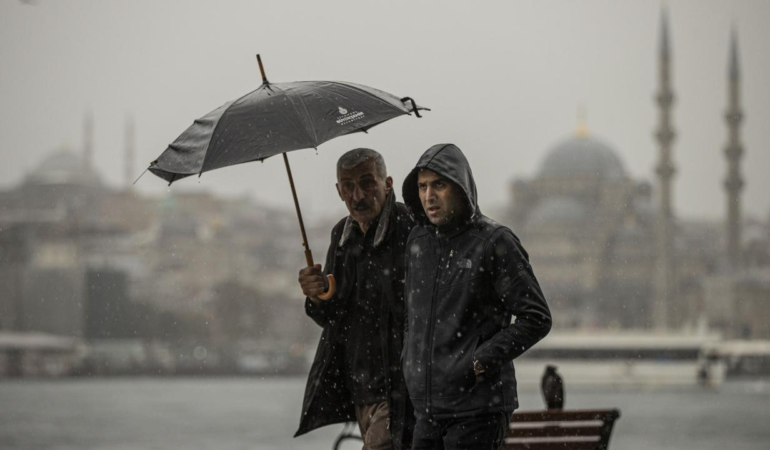 Yurtta-saganak-alarmi-Istanbul-dahil-bircok-ilde-kuvvetli-yagis-uyarisi-featured