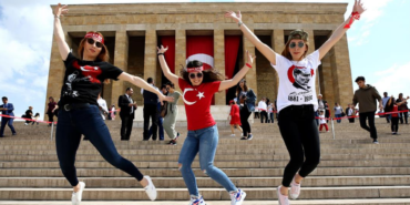19-Mayis-Resmi-Tatil-mi-18-Mayis-Okullar-Acik-Olacak-featured