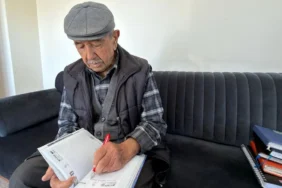 59-yildir-her-gunu-yaziyor-Hayatini-defterlere-sigdirdi-featured