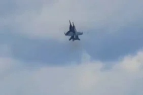 ABD-Hava-Gosterisinde-Ucaklar-Carpisti-Pilotlar-Kurtuldu-featured