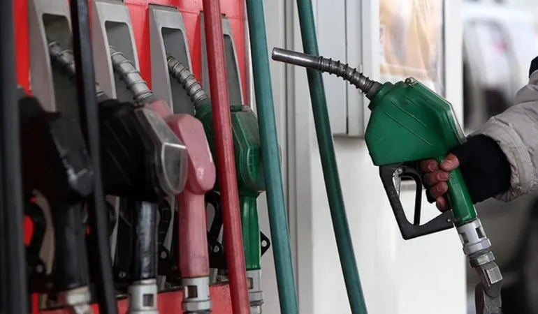Akaryakit-fiyatlarinda-son-durum-Benzin-motorin-ve-LPG039ye-zam-indirim-var-mi-18-Mayis-2026-featured