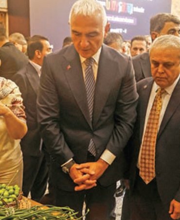 Bakan-Ersoy-Mersin-turizm-sektorunde-guclu-bir-sicrama-yasiyor-featured