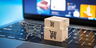 E-Ticaret-Harcamalari-Kadinlar-Giyim-Erkekler-Yazilimi-Tercih-Etti-featured