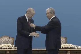 Erdogan8217a-Kazakistan8217dan-8216Hoca-Ahmet-Yesevi-Nisani8217-Takildi-featured