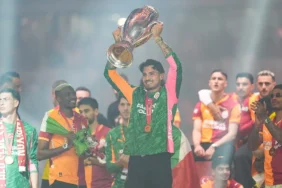 Galatasaray-Sampiyonluk-Kupasini-RAMS-Park8217ta-Kaldirdi-Dev-Kutlama-featured