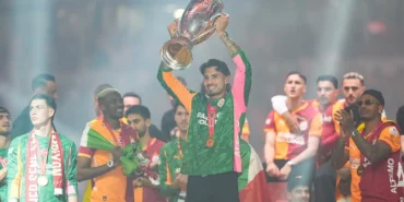 Galatasaray-Sampiyonluk-Kupasini-RAMS-Park8217ta-Kaldirdi-Dev-Kutlama-featured