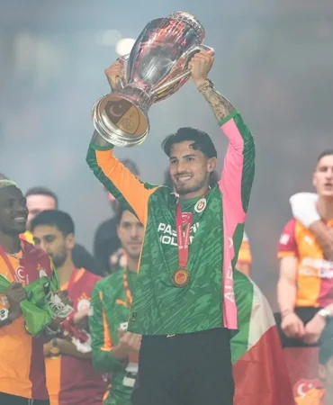 Galatasaray-Sampiyonluk-Kupasini-RAMS-Park8217ta-Kaldirdi-Dev-Kutlama-featured