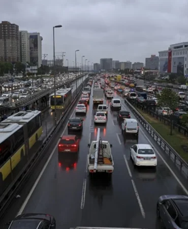 Istanbul8217da-Saganak-Etkili-Oldu-Trafik-Yuzde-808217e-Dayandi-featured