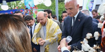 Nazillide-festival-heyecani-Bakan-Ersoy-ureticiler-ve-sanatkarlarla-bir-araya-geldi-featured