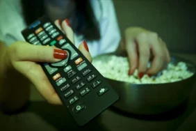 Pazar-Aksami-TV-Dizileri-ve-Yayin-Akisi-Rehberi-featured