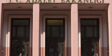 Son-dakika-Bakan-Gurlek-duyurdu-Adalet-Bakanligi-15-bin-sozlesmeli-personel-alacak-featured
