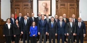 Turizm ve Bankacılık Zirvesi: Savaş Etkileri ve Yaz Stratejisi Belirlendi 8 Turizm-ve-Bankacilik-Zirvesi-Savas-Etkileri-ve-Yaz-Stratejisi-Belirlendi-featured