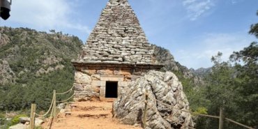 Turkiyede-tek-ornek-Marmaris039teki-piramit-mezar-ziyarete-acildi-featured