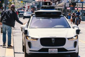 Waymo-Robotaksiler-Selde-Kaldi-3.791-Arac-Geri-Cagrildi-featured