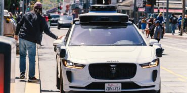 Waymo-Robotaksiler-Selde-Kaldi-3.791-Arac-Geri-Cagrildi-featured