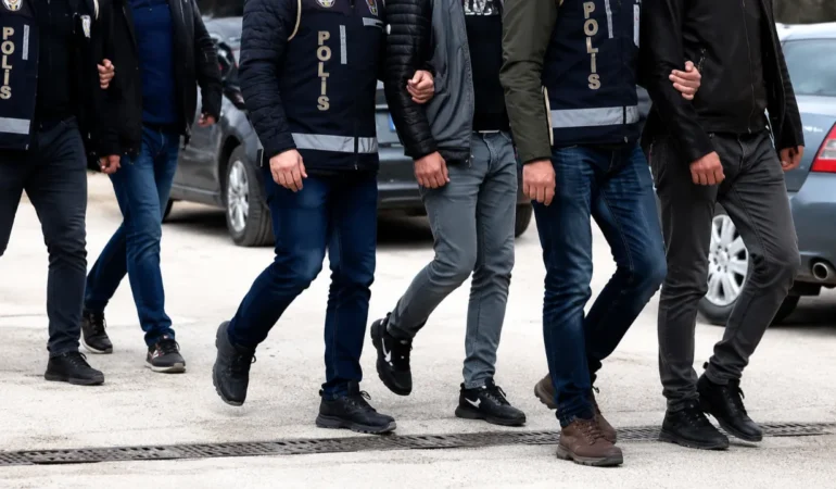 Yasa dışı bahis şebekelerine dev operasyon: 18 milyar liralık işlem hacmi tespit edildi 1 Yasa-disi-bahis-sebekelerine-dev-operasyon-18-milyar-liralik-islem-hacmi-tespit-edildi-featured