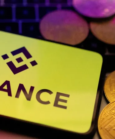 Binance-Avrupa039dan-Cekiliyor-mu-MiCA-Lisansi-Kilit-Hizmetleri-Etkiliyor-featured