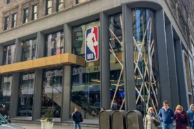 Disney-Eski-CEO8217su-Iger-Las-Vegas-NBA-Takimi-Icin-Teklif-Hazirliginda-featured