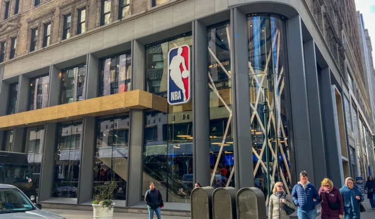 Disney-Eski-CEO8217su-Iger-Las-Vegas-NBA-Takimi-Icin-Teklif-Hazirliginda-featured