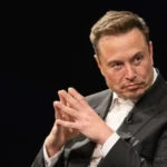 Elon-Musk-SpaceX-Arzi-ile-Tarihin-Ilk-Trilyoneri-Oldu-featured