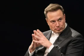 Elon-Musk-SpaceX-Arzi-ile-Tarihin-Ilk-Trilyoneri-Oldu-featured