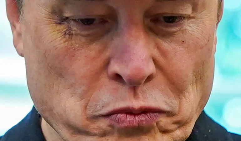 Elon-Musk-SpaceX-Hisseleri-Nedeniyle-Trilyoner-Statusunu-Kaybetti-featured