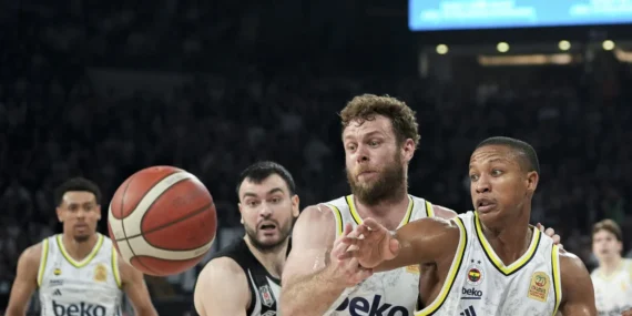 Fenerbahçe Beko Basketbol Ligi Şampiyonluğunu Kutluyor