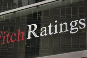 Fitch-Kuresel-Buyume-Tahminini-Dusurdu-Petrol-Fiyatlari-ve-Teknoloji-Yatirimlari-Etkili-featured
