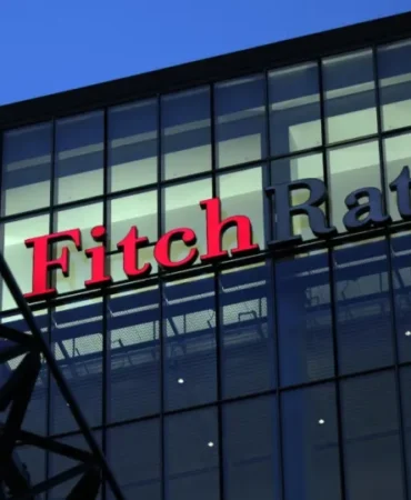 Fitch-Petrol-Piyasasinda-Arz-Fazlasi-Beklentisi-featured
