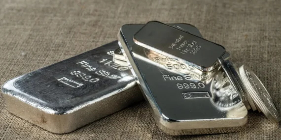 Gümüş (XAG/USD) Ons Fiyatı 7 Ayın Düşüğünde