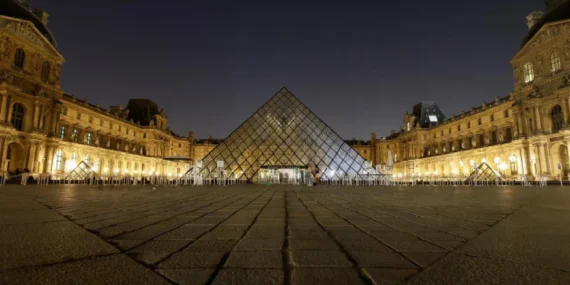 Louvre Müzesi Aşırı Sıcaklar Nedeniyle Ziyaret Saatlerini Güncelledi