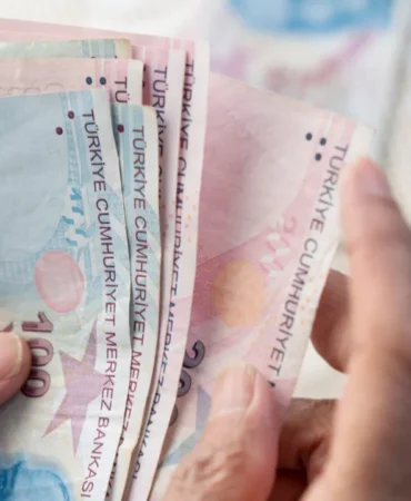 Milyonlarca emeklinin gözü Meclis'te: En düşük emekli maaşı ne kadar olacak? 2 Milyonlarca-emeklinin-gozu-Meclis039te-En-dusuk-emekli-maasi-ne-kadar-olacak-featured