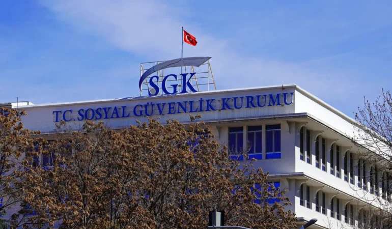SGK-10-Bilisim-Personeli-Alimi-Basvurulari-26-Haziran8217da-Basliyor-featured
