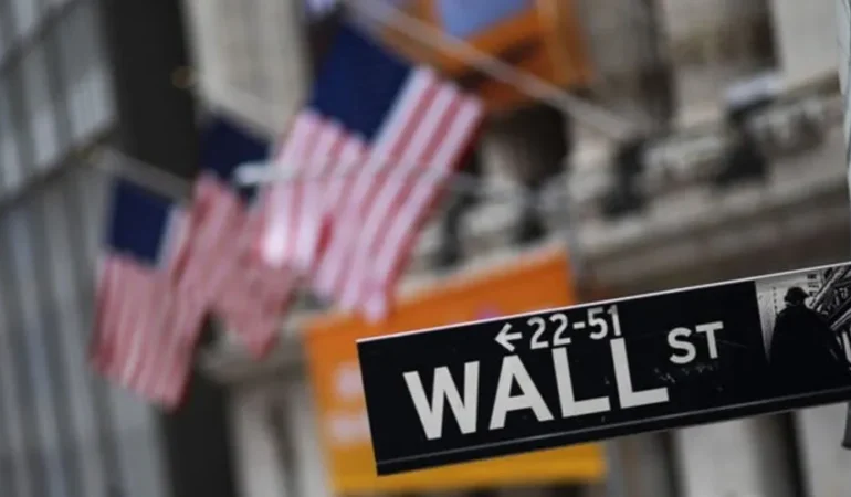 SampP-500-Nasdaq-Bir-Ayin-En-Dusuk-Seviyesinde-featured