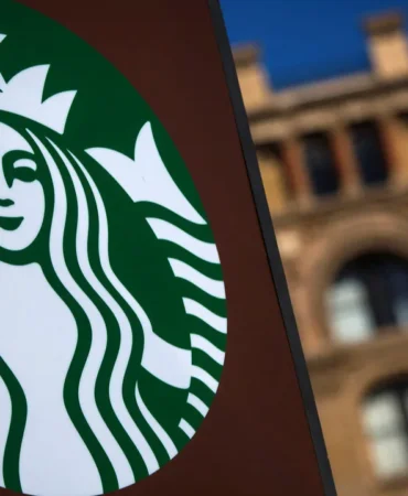Starbucks-Hong-Kong-ve-Londra8217da-Kuculuyor-featured