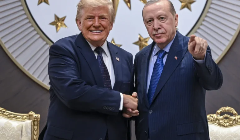 ABD Başkanı Trump Ankara'ya geldi: Erdoğan, havalimanında karşıladı 1 ABD-Baskani-Trump-Ankara039ya-geldi-Erdogan-havalimaninda-karsiladi-featured