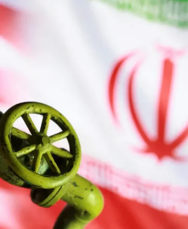 ABD039den-yeni-hamle-Iran-petrolunun-satisina-izin-veren-lisansi-iptal-etti-featured