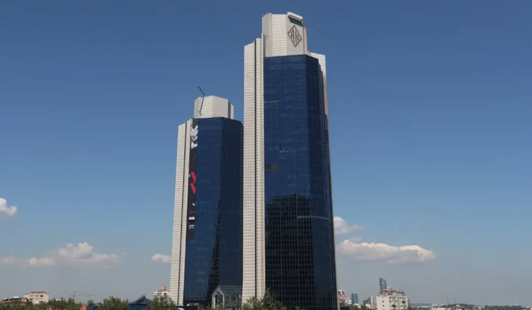 Akbank'ın ilk yarı net kârı 34,3 milyar TL oldu 6 Akbank039in-ilk-yari-net-kari-343-milyar-TL-oldu-featured