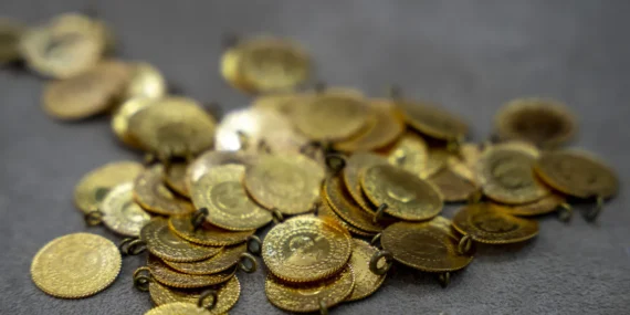 Altın 6 haftanın en sert düşüşüne hazırlanıyor