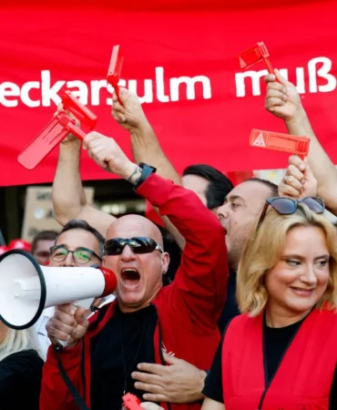 Audi Neckarsulm Fabrikası Kapanma İhtimali Çalışanları Ayağa Kaldırdı 5 Audi-Neckarsulm-Fabrikasi-Kapanma-Ihtimali-Calisanlari-Ayaga-Kaldirdi-featured