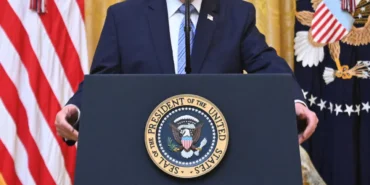 Beyaz-Saray-calisanina-bahis-sorusturmasi-quotTrump039in-konusmalari-uzerinden-100-bin-dolar-kazandiquot-featured