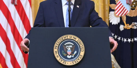 Beyaz Saray çalışanına bahis soruşturması: "Trump'ın konuşmaları üzerinden 100 bin dolar kazandı"
