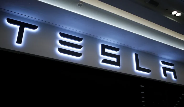 Direksiyonu-ve-pedali-yok-Tesla039dan-225-dolarlik-yeni-arac-featured